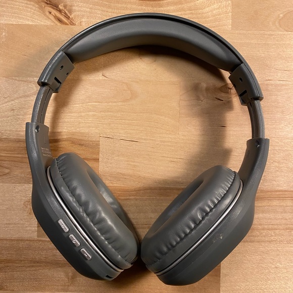 Sharper Image SBT 669 Bluetooth Headphones (Grey) - Picture 6 of 6